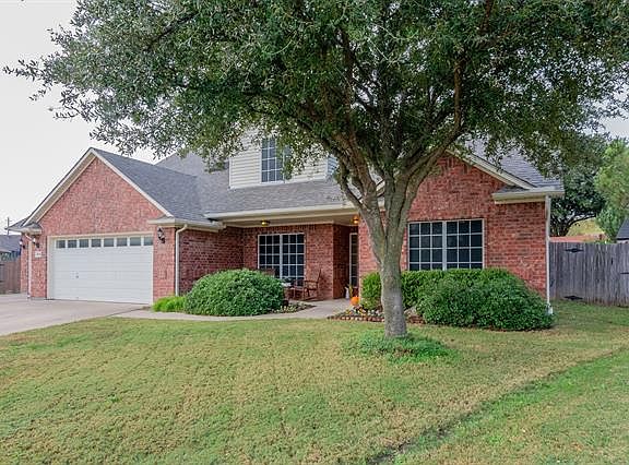 2nd image of 204 Canyon Ct