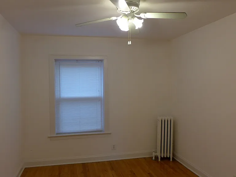 Linder/ Lawrence Apartments — Photo 19