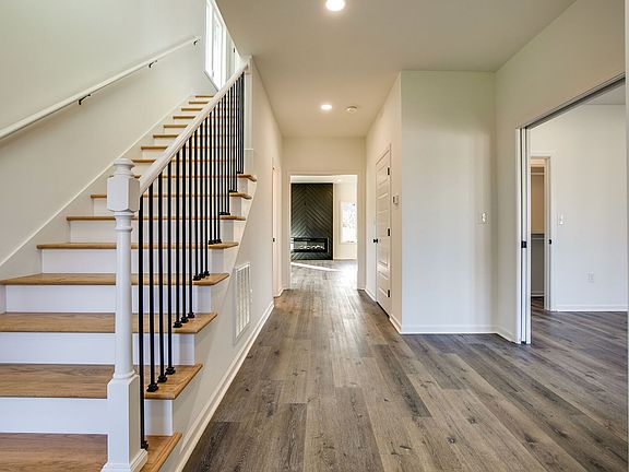 5th image of 204B Queen Ave