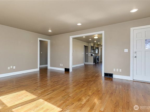 4th image of 809 Rekdal Road