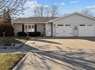 205 Westwood Rd, Williamsburg, IA 52361