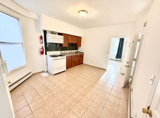 653 4th Ave #1F, Elizabeth, NJ 07202