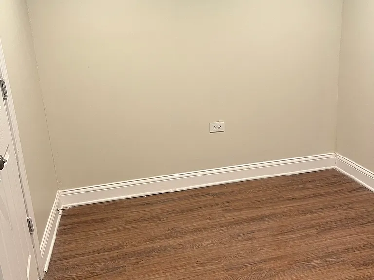 6111 S Champlain Ave #BASEMENT — Photo 14