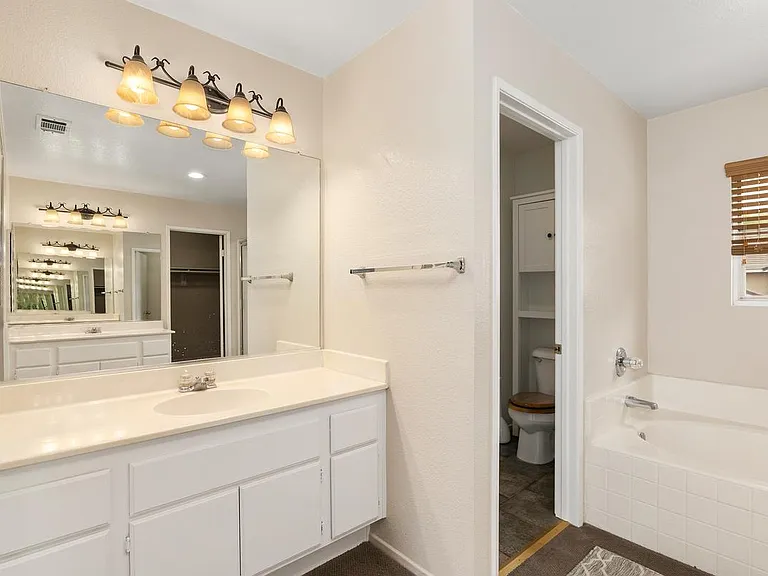 16474 Denhaven Ct — Photo 14