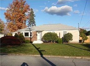 1st image of 62 Glen View Dr