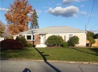 62 Glen View Dr, Cranston, RI 02920