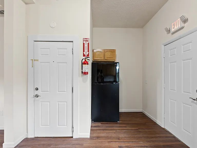 212 N Clinton Ave — Photo 14