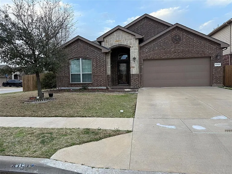4752 Kendrick Peak Way — Photo 1