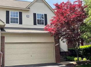 38295 Saratoga Cir, Farmington, MI 48331