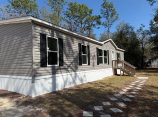 208 Dawn Ave, Interlachen, FL 32148