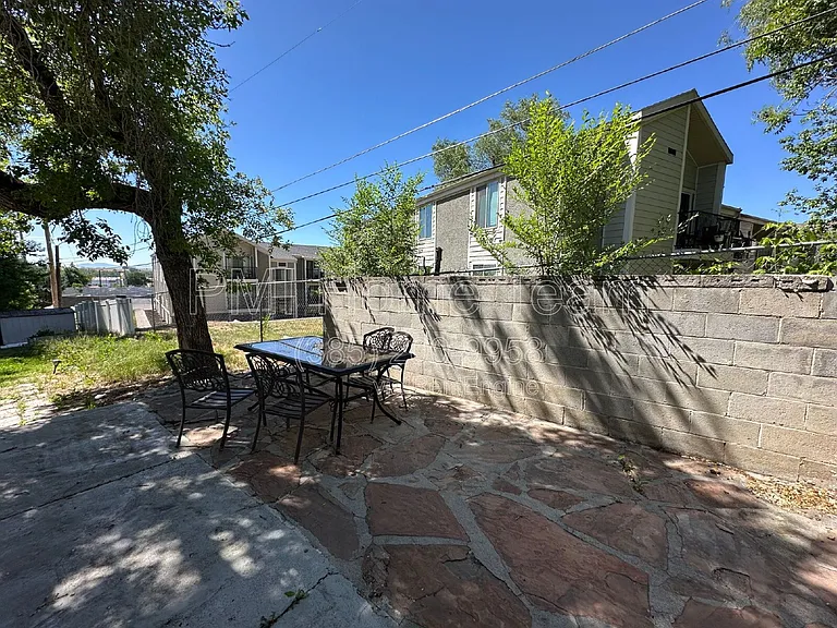 33 E Sylvia Dr — Photo 12