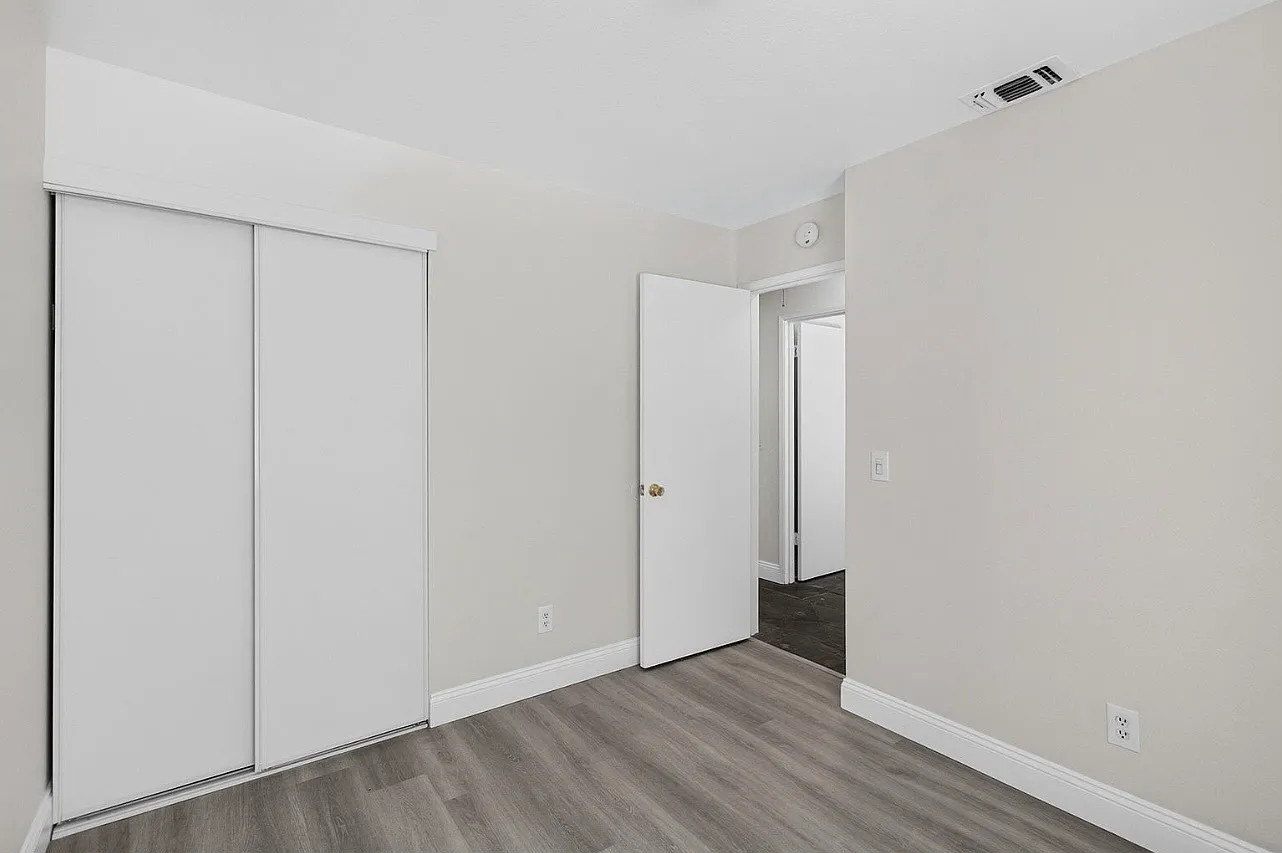 3 bed, 986 sqft, $2,695 — Photo 2