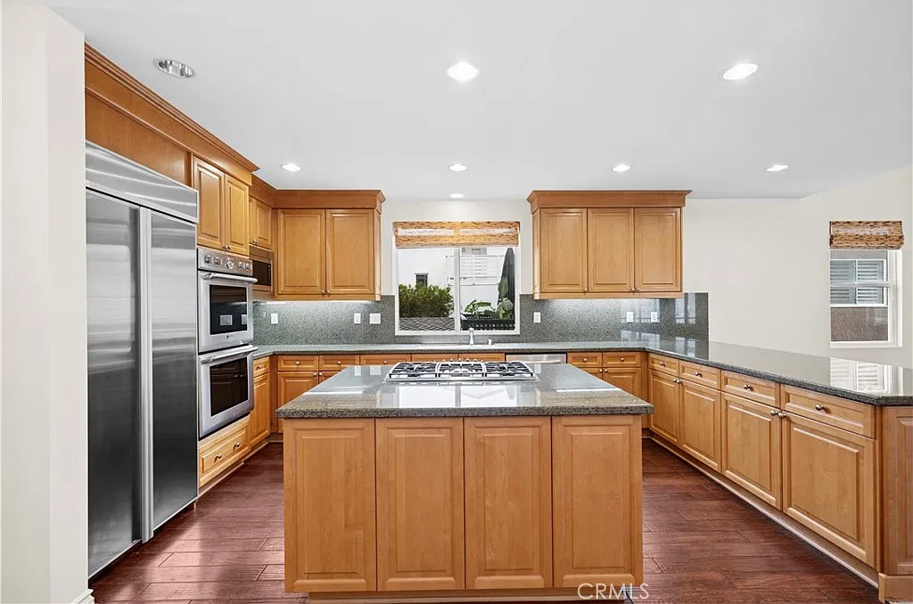 3 bed, 3.5 bath, 2244 sqft, $8,950 — Photo 3