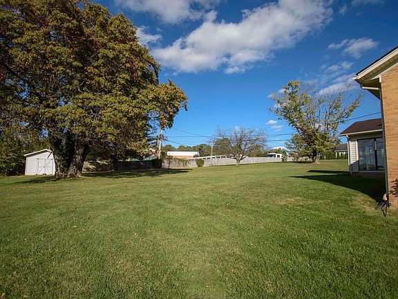 5th image of 5112 Charles Dr