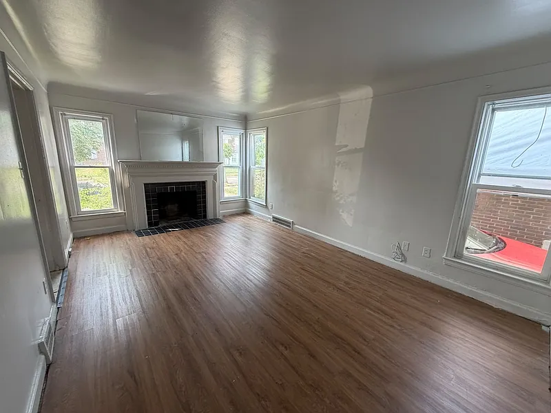3 bed, 1.0 bath, 1150 sqft, $1,375 — Photo 2