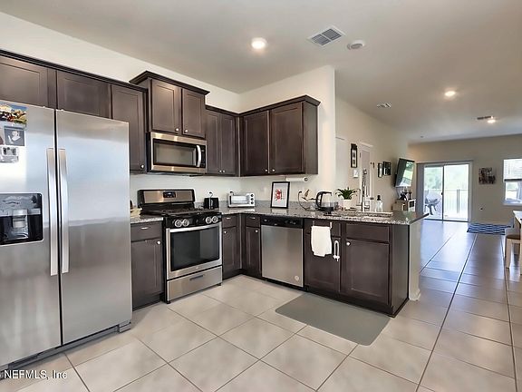 5th image of 85 Temple Dr