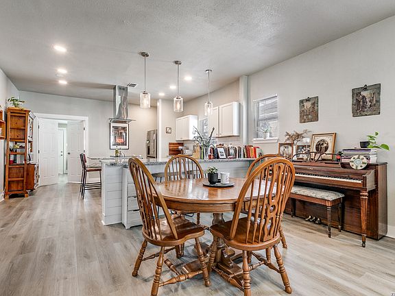 5th image of 1830 W Magnolia