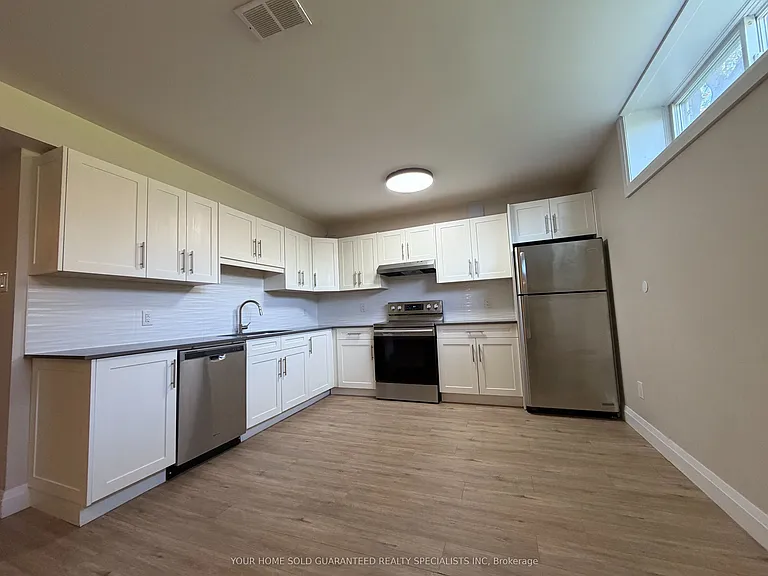 15 B Aurora Heights Dr — Photo 4