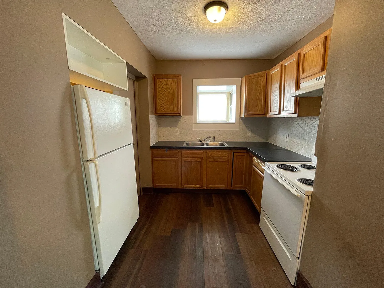 3 bed, 1200 sqft, $1,325 — Photo 4