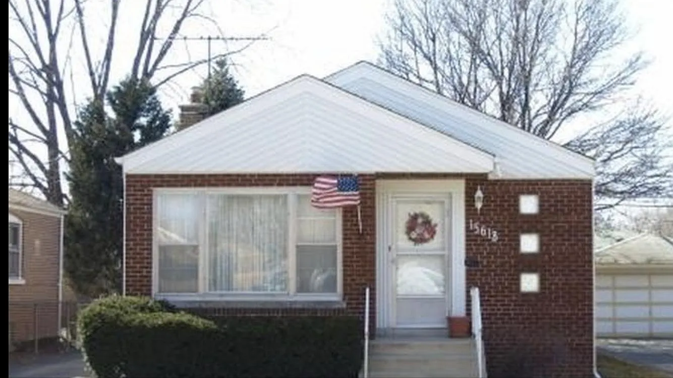 15618 Maryland Ave photo 1
