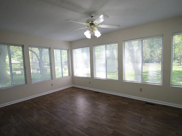 1004 Anderson Rd S — Photo 44