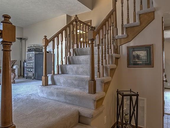 3rd image of 2905 S 157th Cir