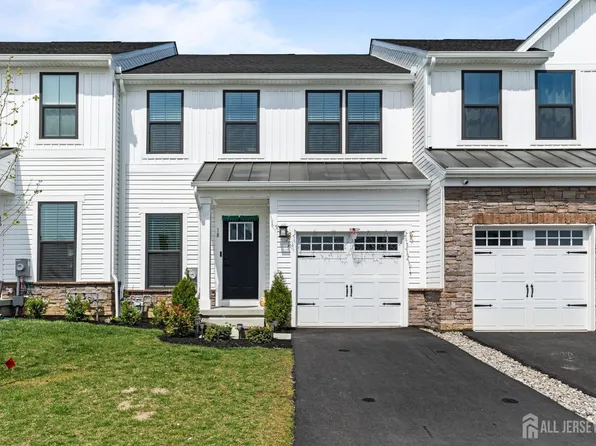 18 Rosemary Way, Mount Laurel, NJ 08054