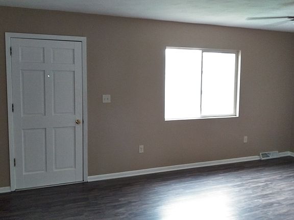 2nd image of 1631-1633 W 9th St #1631
