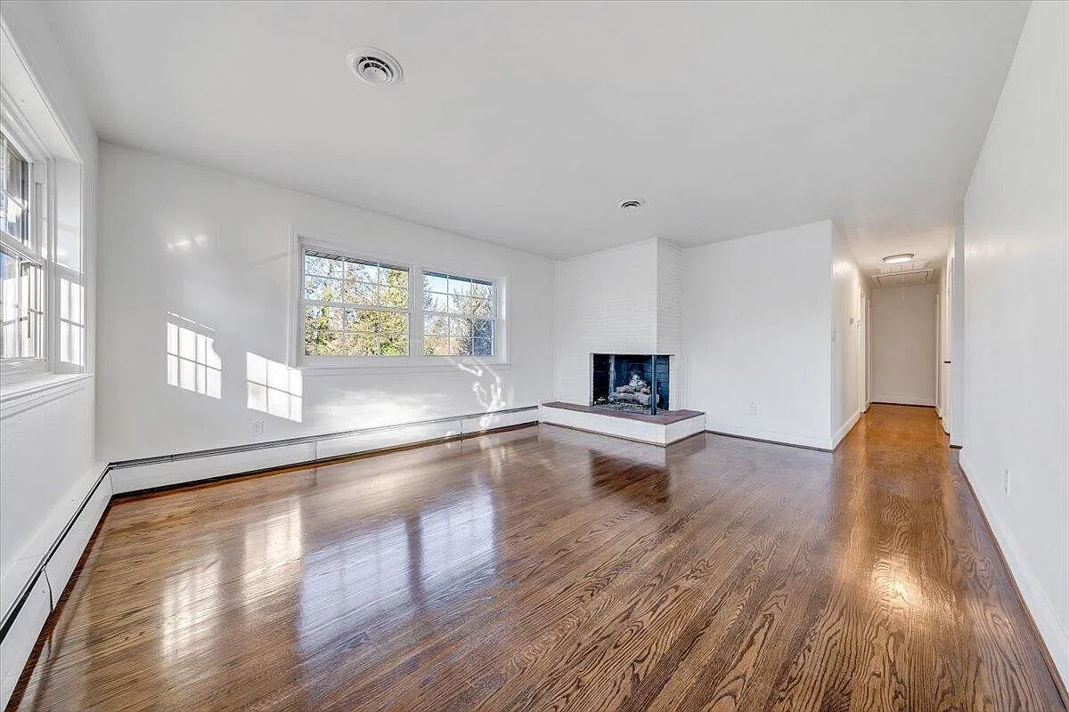3 bed, 2.0 bath, 1500 sqft, $2,099 — Photo 2