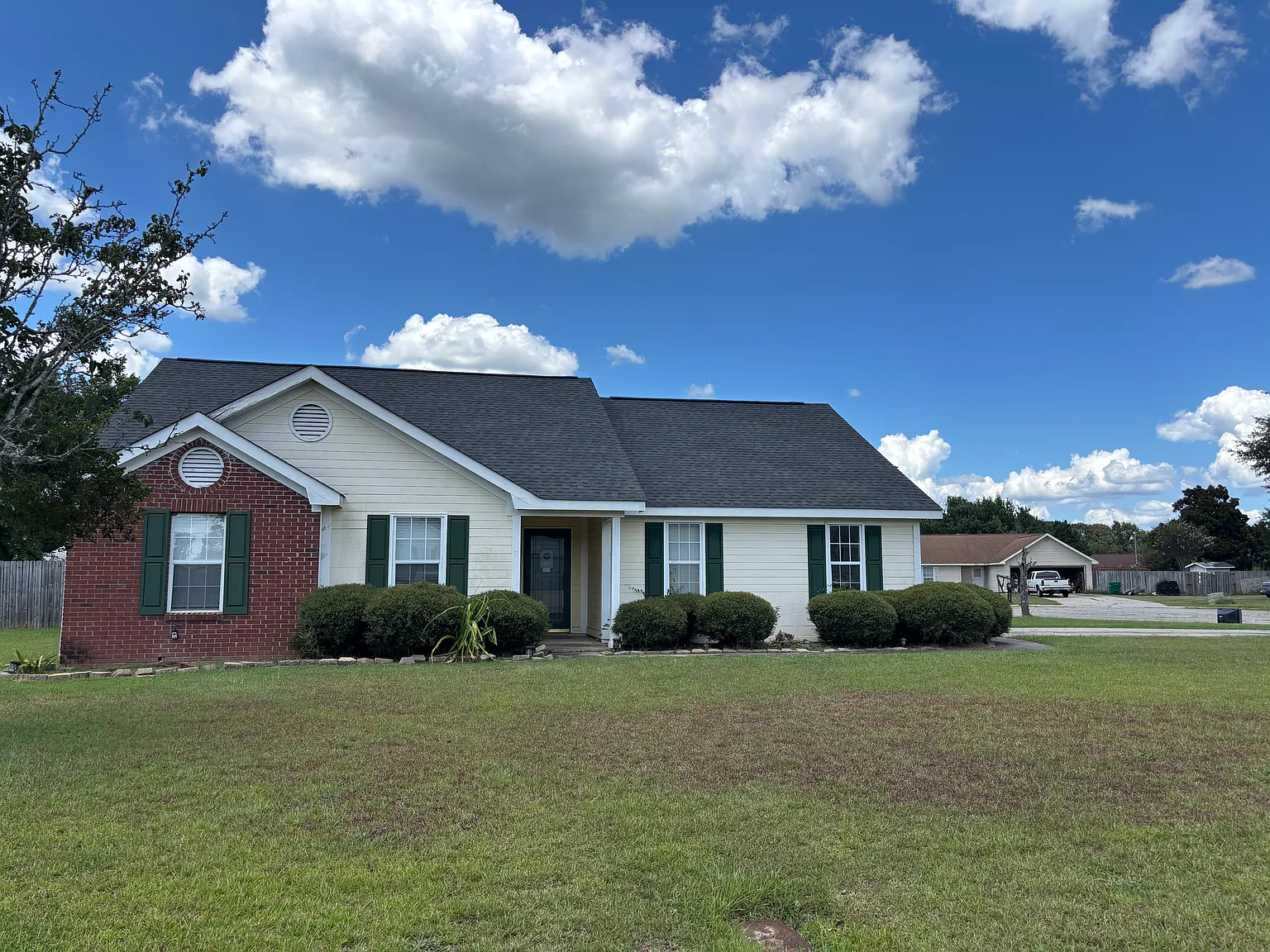 3 bed, 1273 sqft, $1,595 — Photo 1