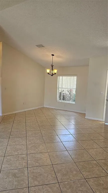 3 bed, 2.0 bath, 1359 sqft, $1,800 — Photo 2