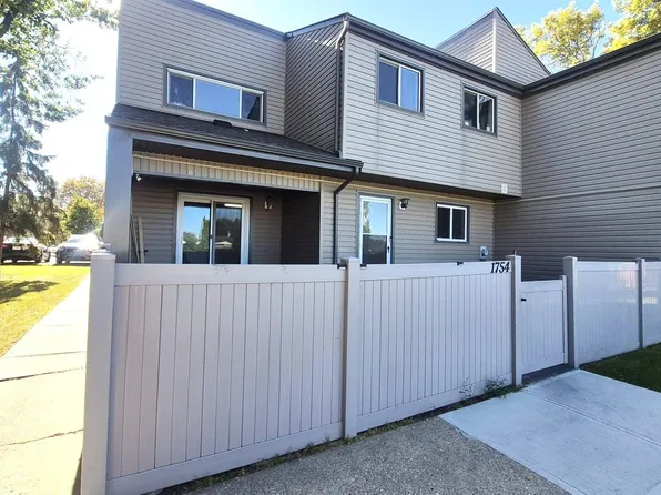 1754 Lakewood Rd S, Edmonton, AB T6K 3Y1