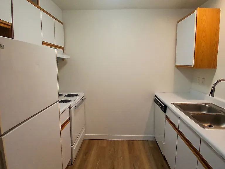Parkhill Apartments — Photo 10