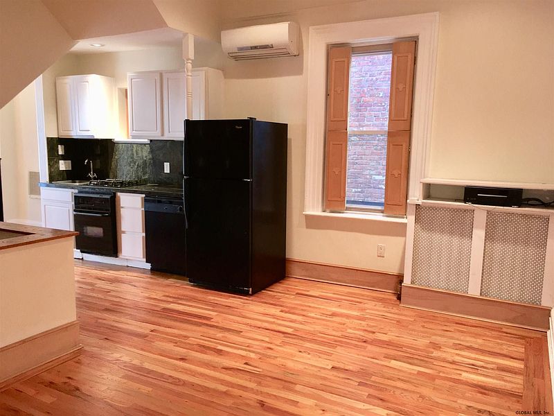 2nd image of 304 WASHINGTON Avenue