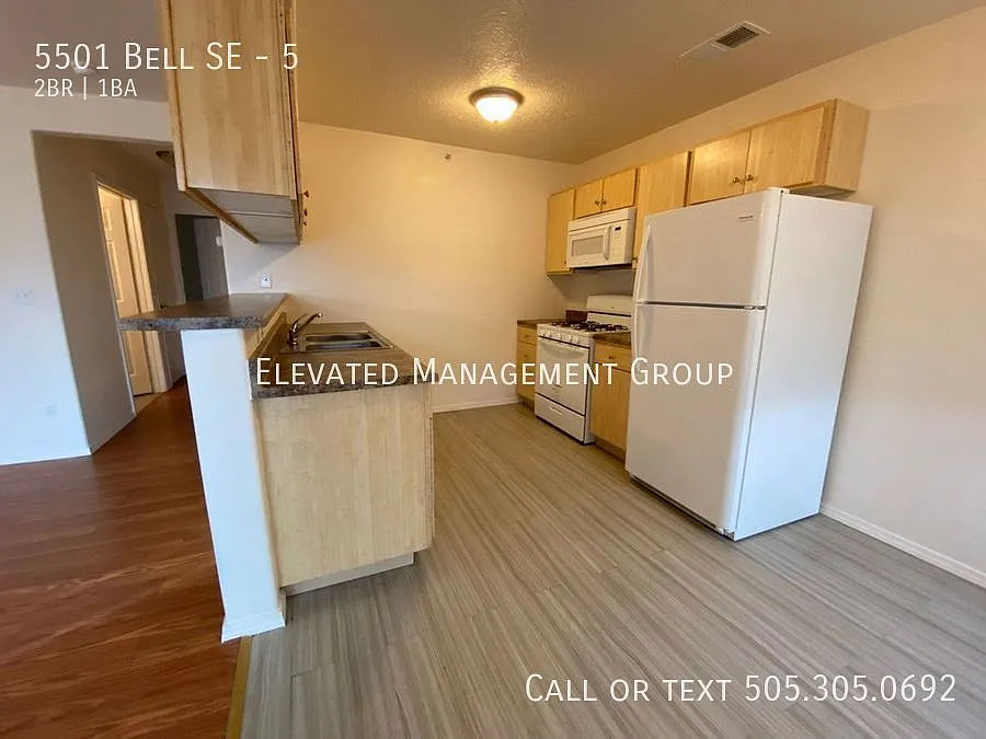 Beautiful 2-Bedroom Unit Refrigerated Air! — Photo 2