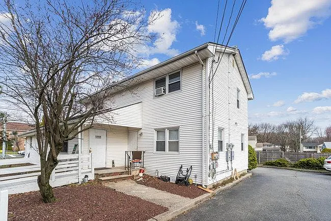 2 bed, 1000 sqft, $2,000 — Photo 1