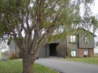 8950 Goldenrod Ln N, Maple Grove, MN 55369