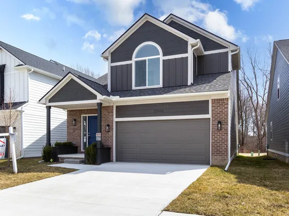 27632 Maryjane Ln E, Chesterfield, MI 48047