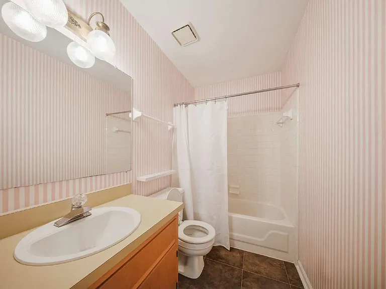 1402 Sturbridge Pl — Photo 17