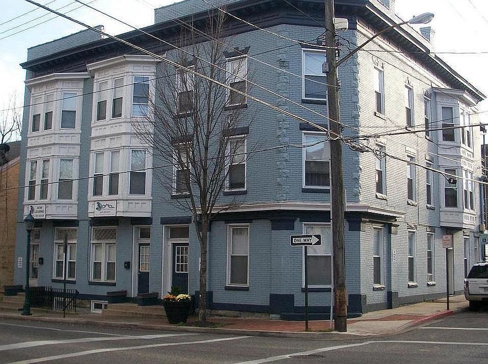 1st image of 201 E Franklin St #6