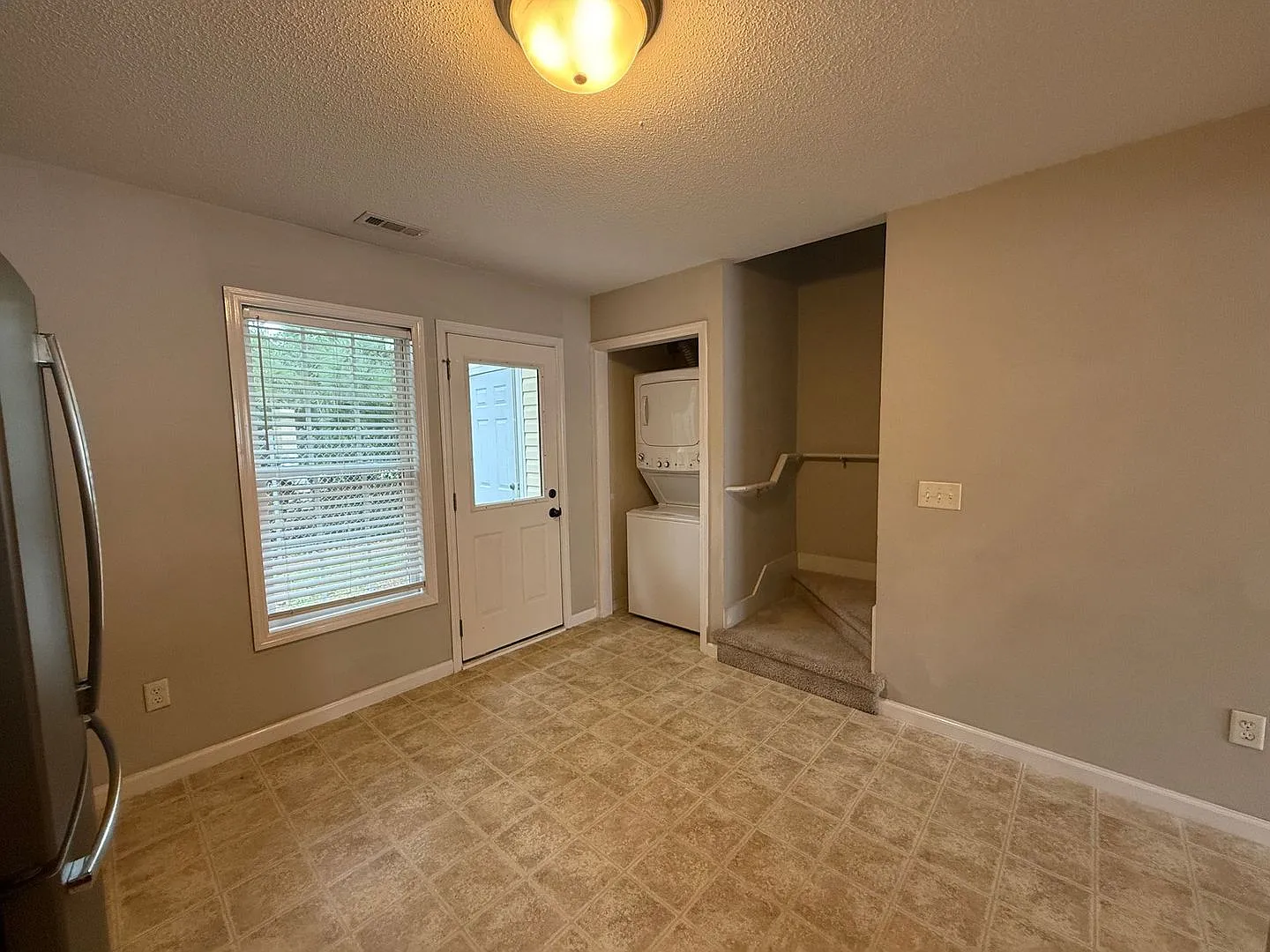 Nice 2 bedroom, 2.5 bath Townhouse — Photo 3