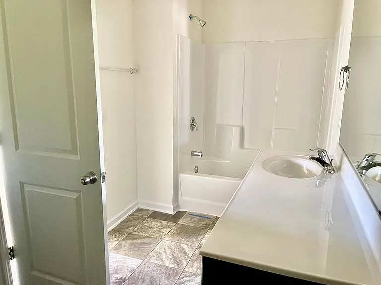 948 Brentwood Park Ln — Photo 9
