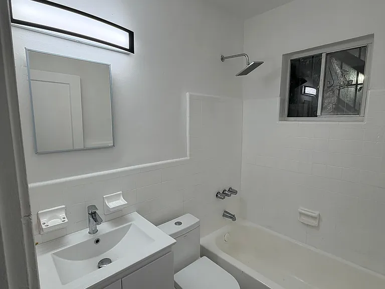 1145 NW 4th St #1 — Photo 2