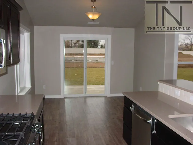 2111 E Daulby St — Photo 10
