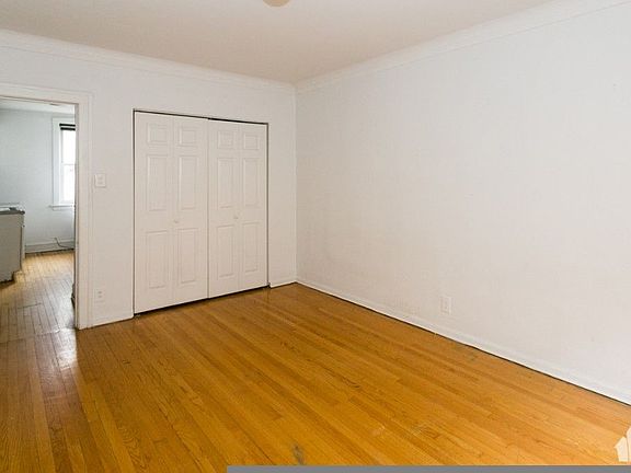 5th image of 1910 W Winnemac Ave Unit 1904-1