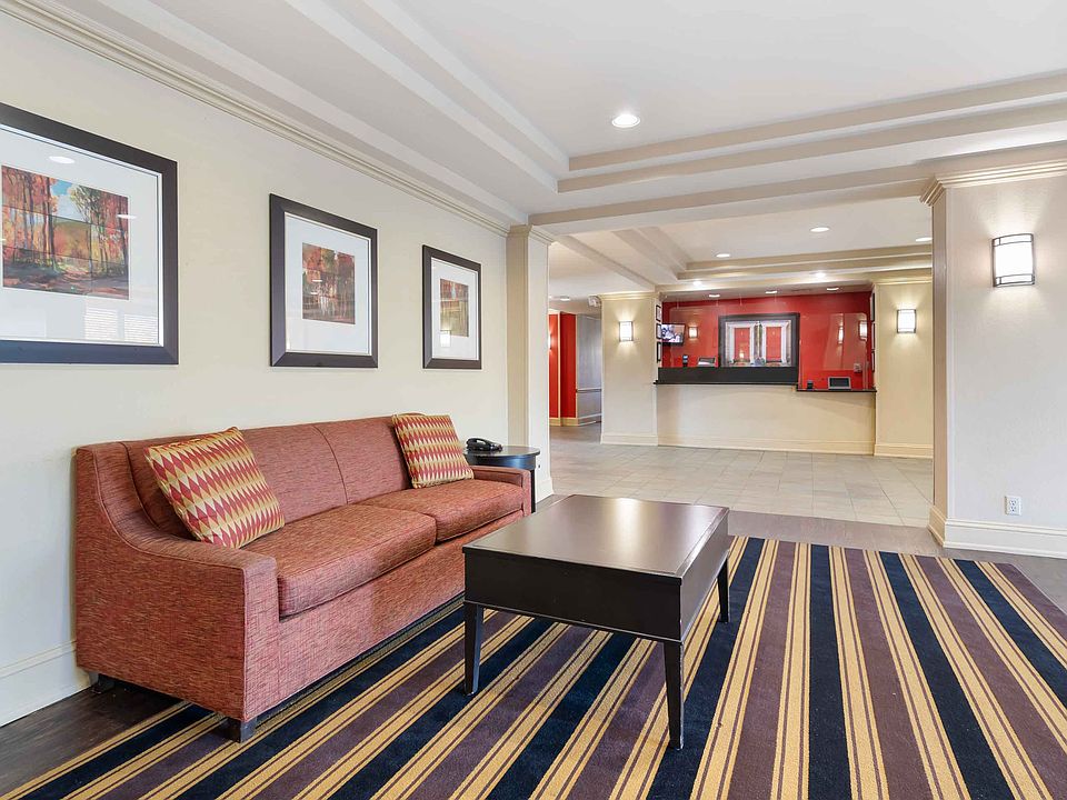 Lobby and Guest Check-in