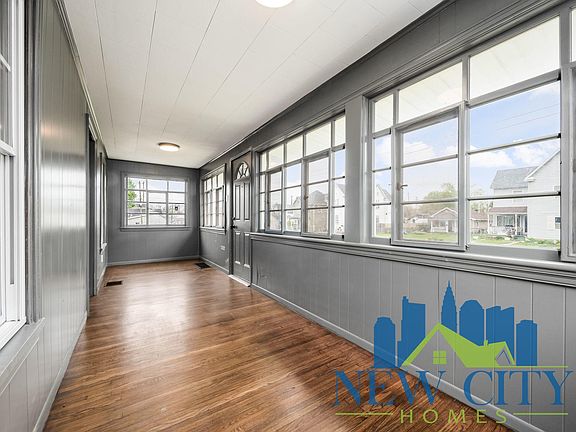 3rd image of 390 Whitethorne Ave