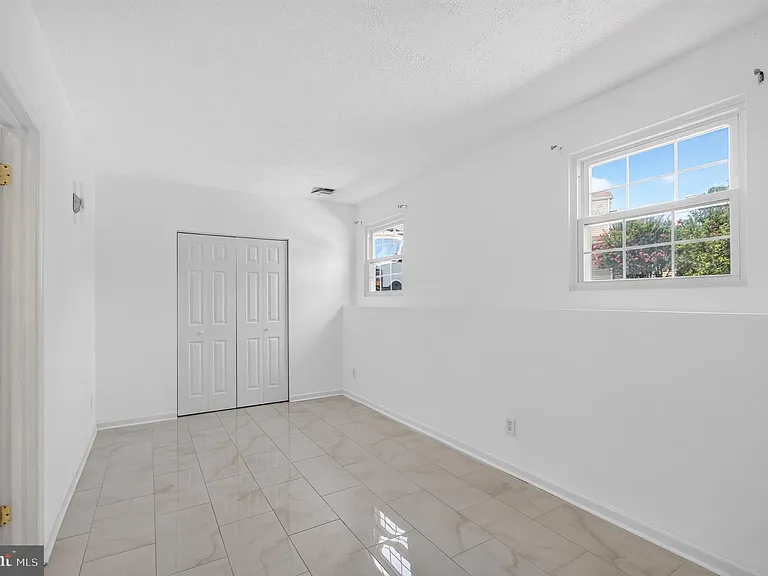 13296 Hollinger Ave — Photo 43