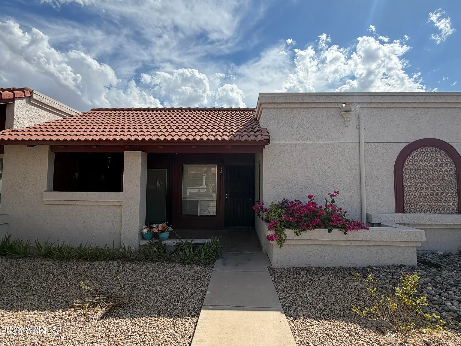 2 bed, 864 sqft, $1,400 — Photo 1