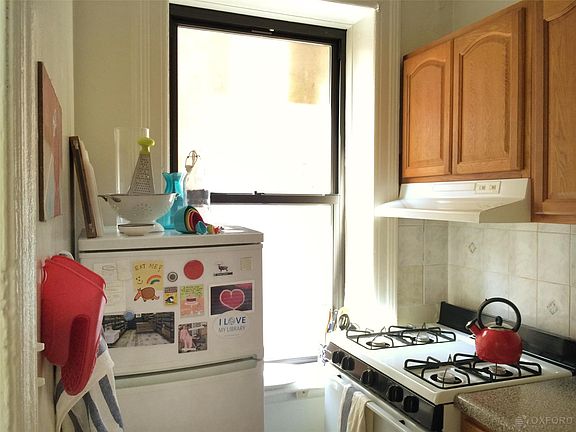 4th image of 406 Clinton Ave APT 6